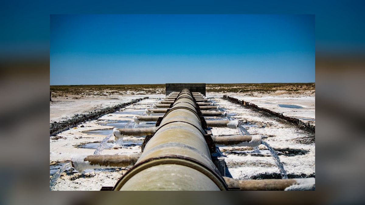How does a fractional CRO build pipeline for a marketing agency company in 2027 — figure 7