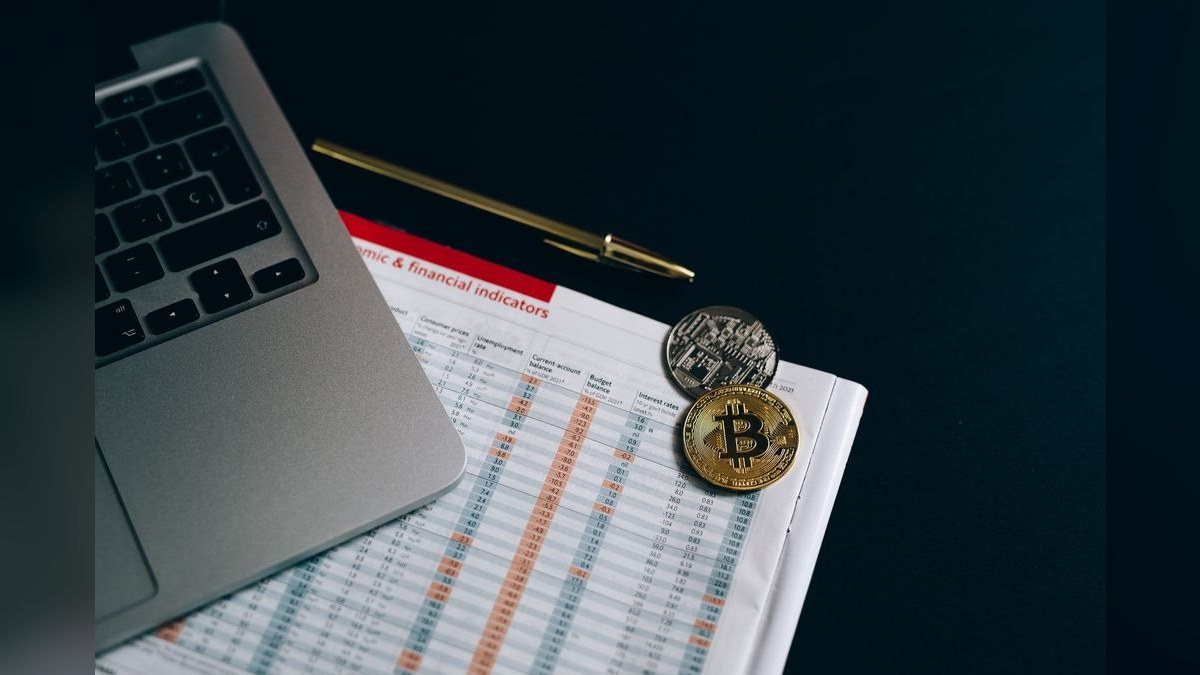 How does a fractional CRO fix forecasting at a financial services company in 2027?