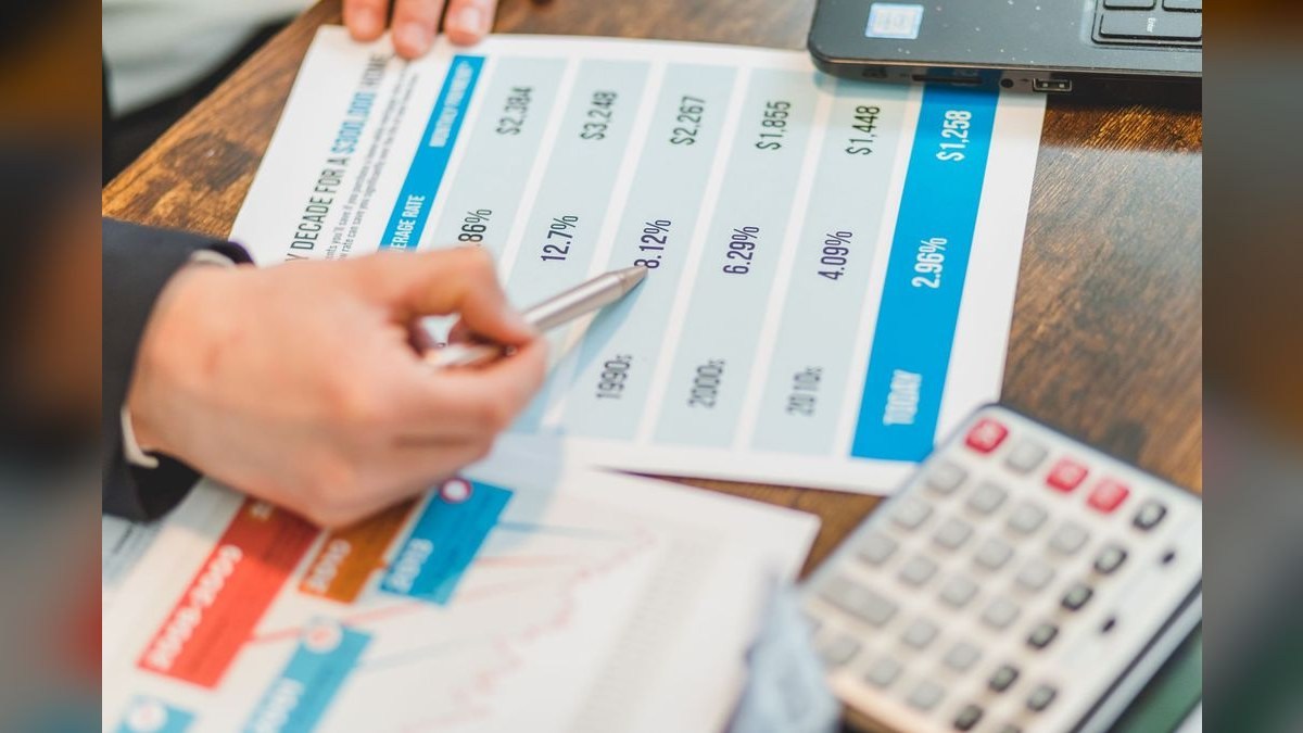 How does a fractional CRO fix forecasting at a consulting firm company in 2027?