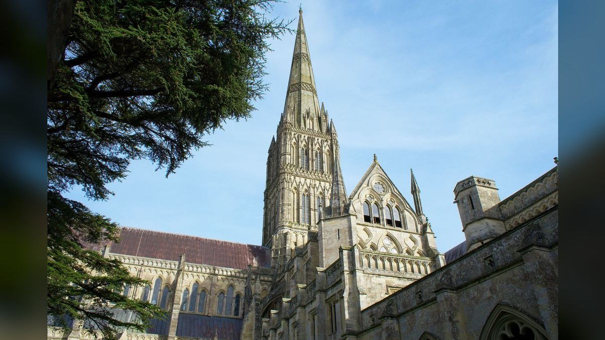 How do I find a fractional CRO in Salisbury in 2027?