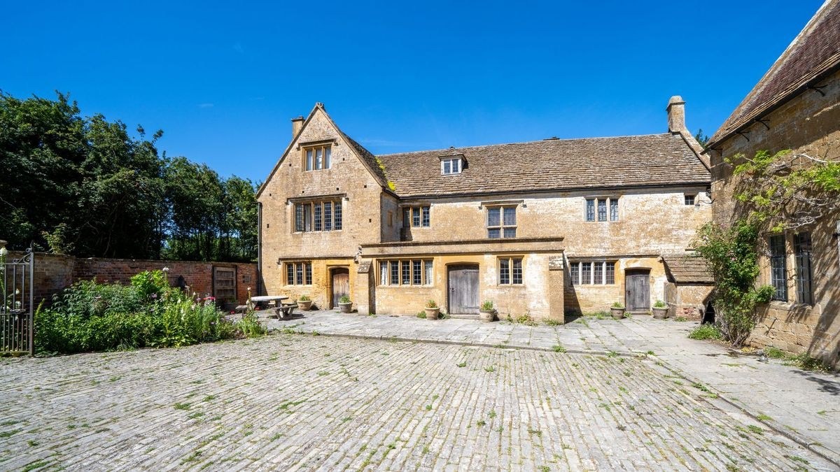 How do I hire a fractional CRO in Olney in 2027?