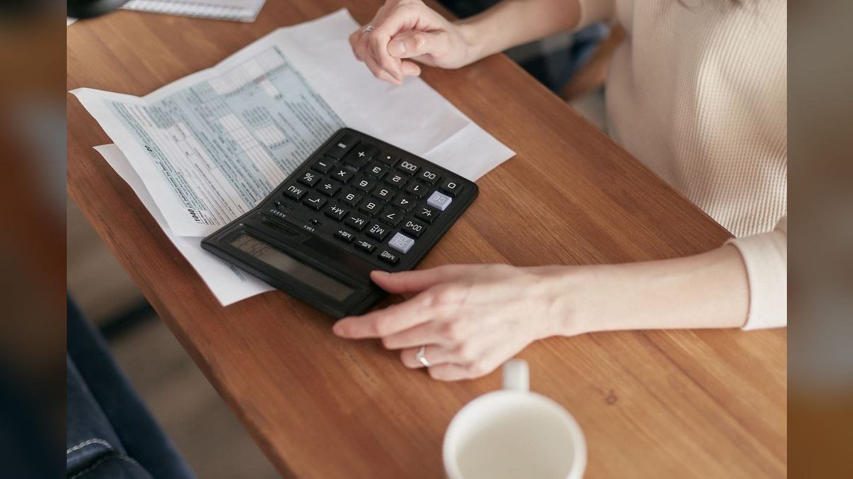 What does a fractional CRO cost in Elkton in 2027?