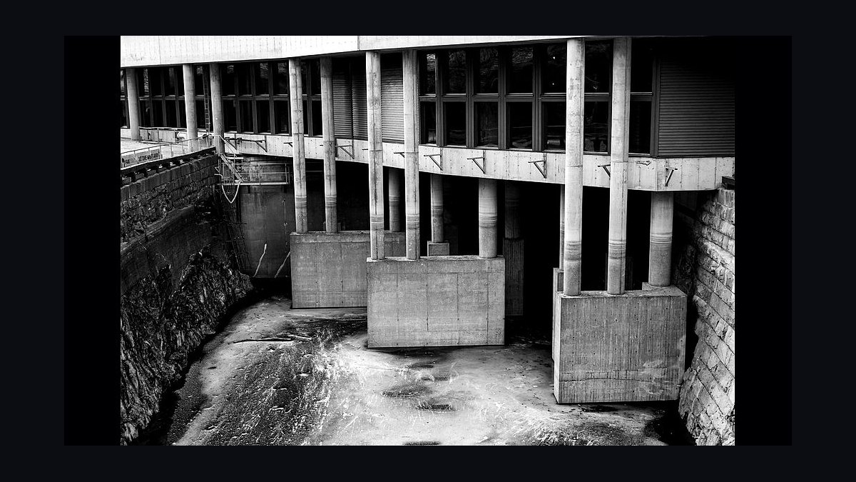 How do I hire a fractional revenue leader for a medical device company in 2027?