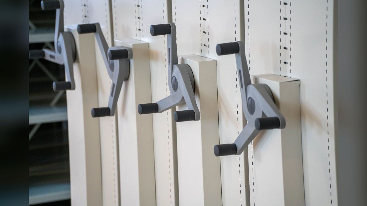 How do I hire an interim CRO for a hardware company — figure 4