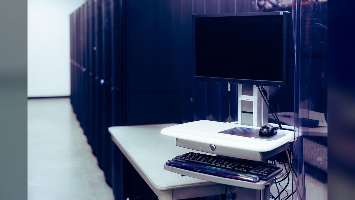 How do I hire an interim CRO for a hardware company in 2027?