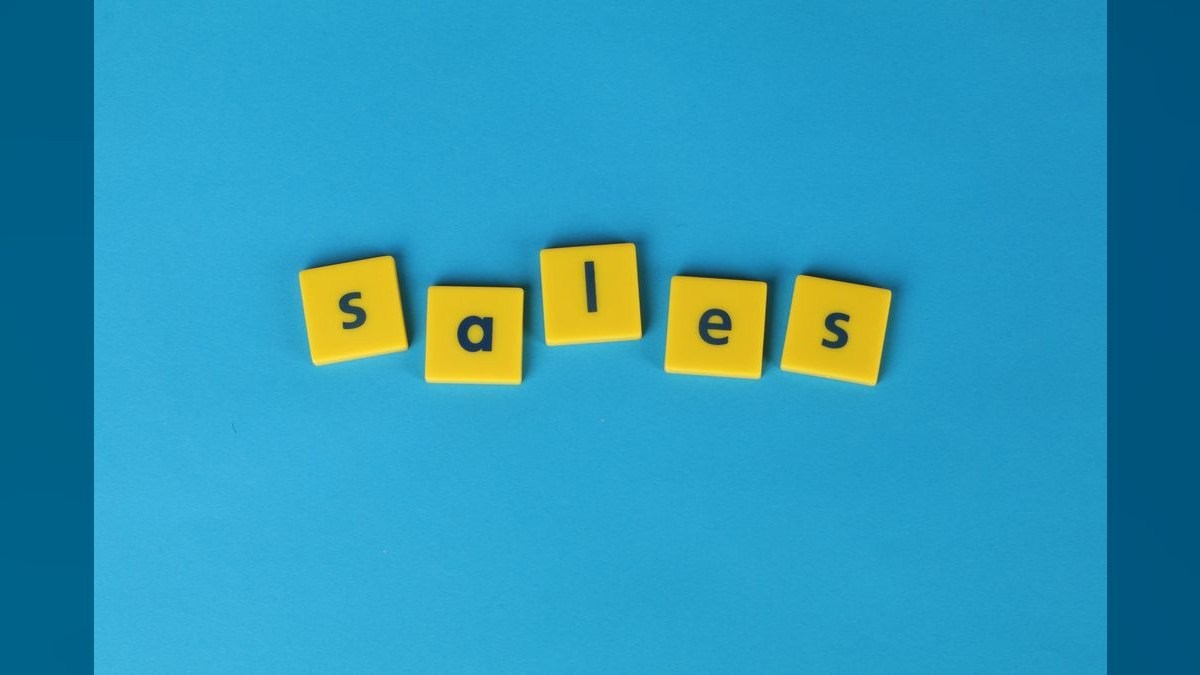 How do I hire a fractional VP of Sales for a hardware company in 2027?