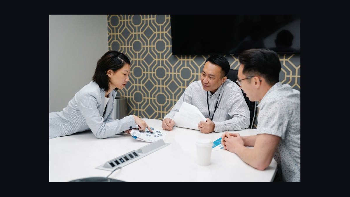 How does a fractional Chief Revenue Officer fix forecasting at a supply chain software company in 2027 — figure 3