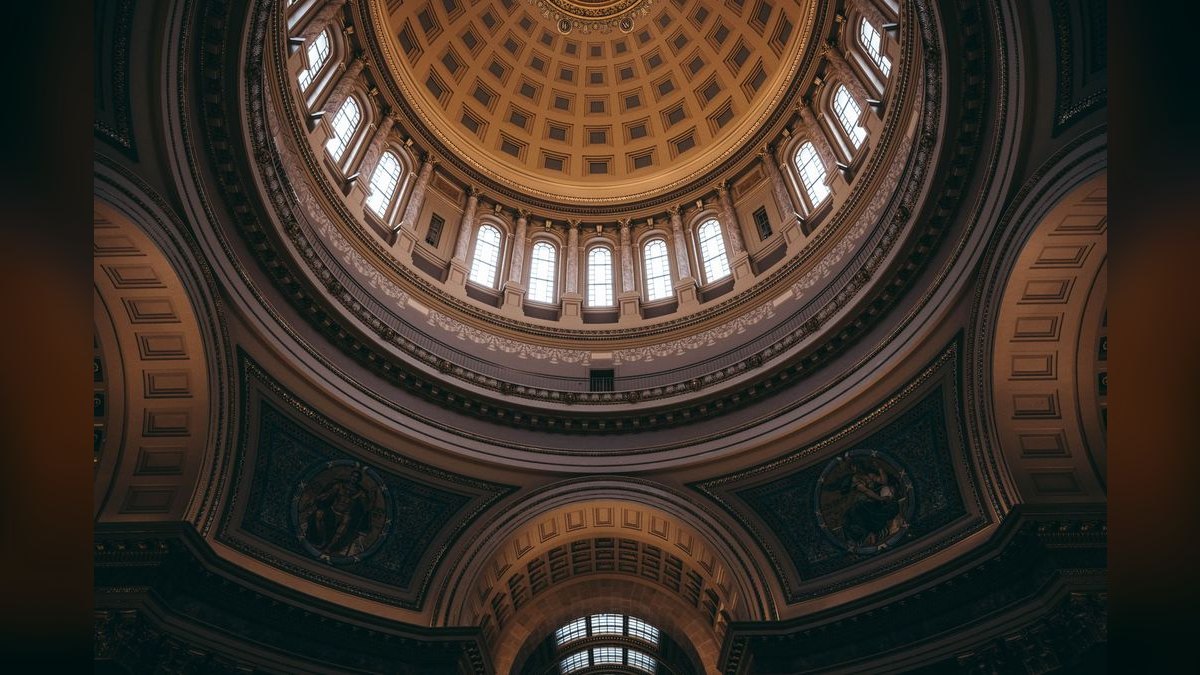 Should I hire a fractional CRO in Capitol Hill in 2027?