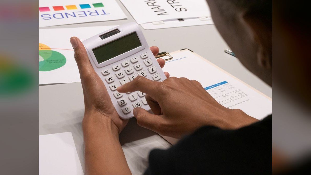 What does a fractional CRO cost in Glenarden in 2027?