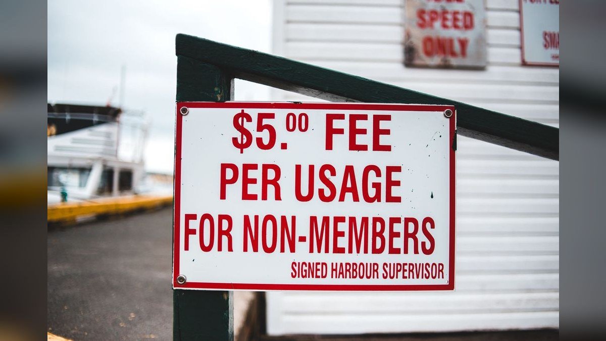 What does a fractional CRO cost in Frostburg in 2027?