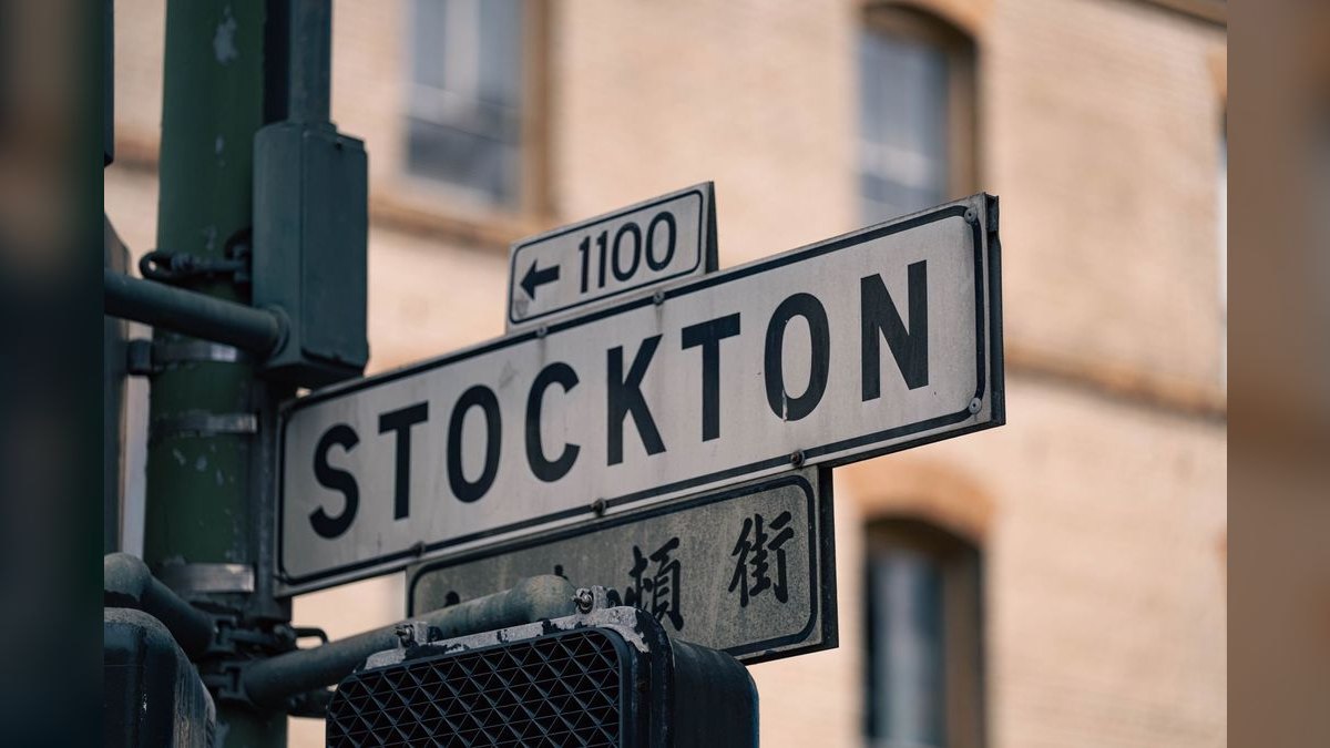 How do I find a fractional CRO in Clayton in 2027?