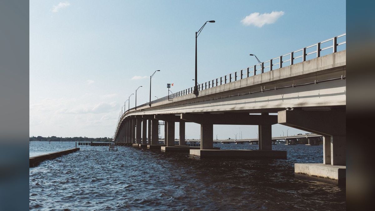What does a fractional CRO cost in Frederica in 2027?