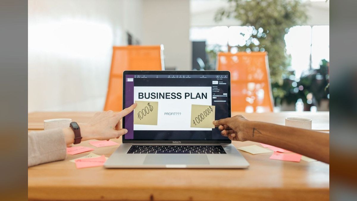Does a B2B SaaS startup need a CRO or a RevOps leader first in 2027?