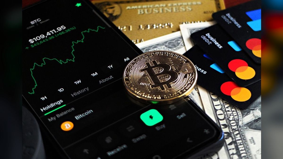 What should a fintech company look for when hiring a fractional CRO in 2027?