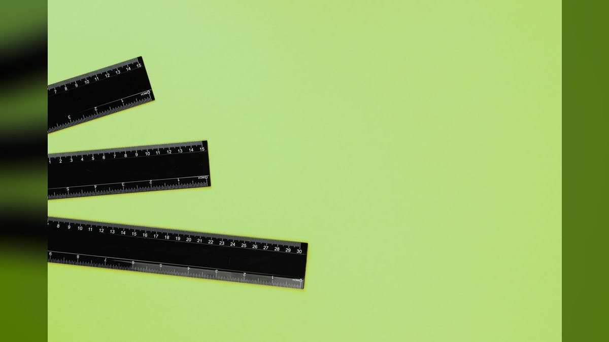 What metrics does a fractional CRO track at a fintech company in 2027?