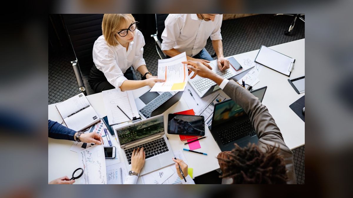 Where do I find a fractional CRO for a B2B services company in 2027 — figure 3