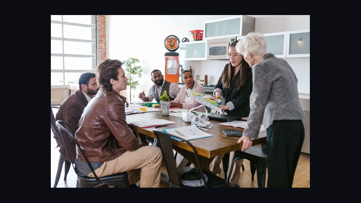 Fractional CRO vs full-time CRO for a pre-seed startup in 2027?
