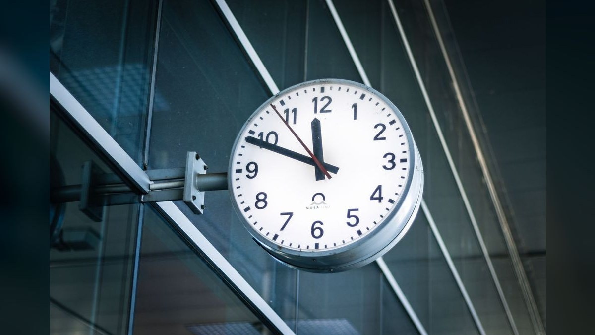 Fractional CRO vs full-time CRO for a PE-backed company in 2027?