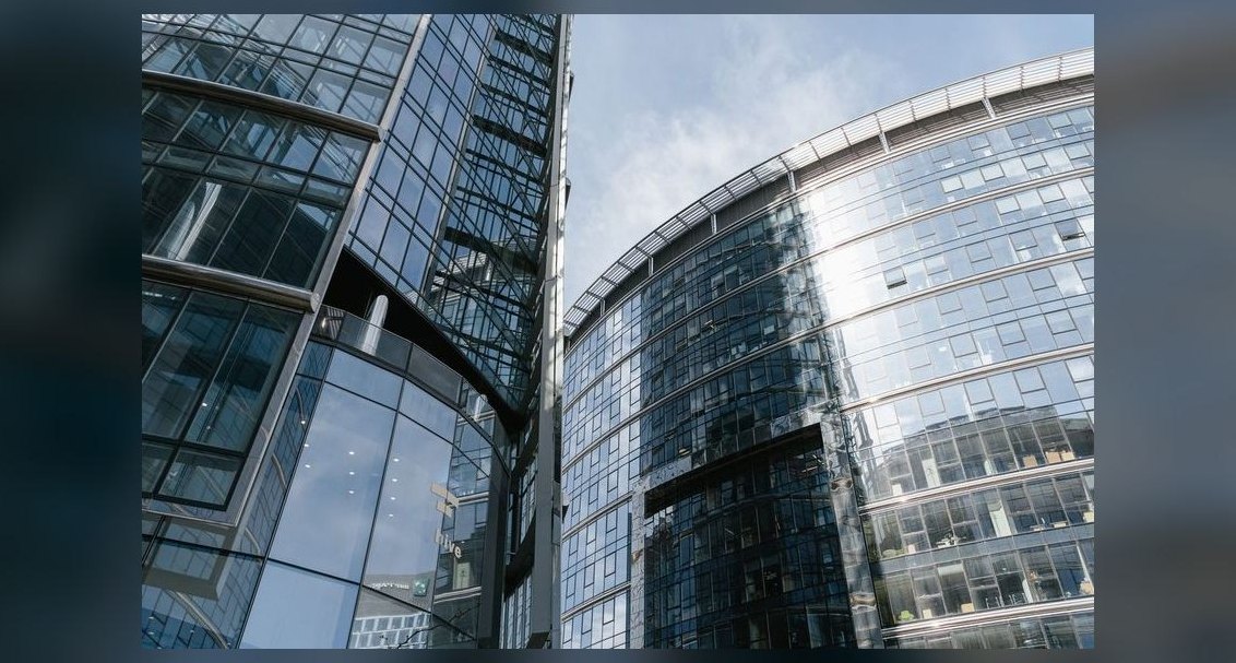 How do I hire a fractional CRO in Manhattan in 2027?