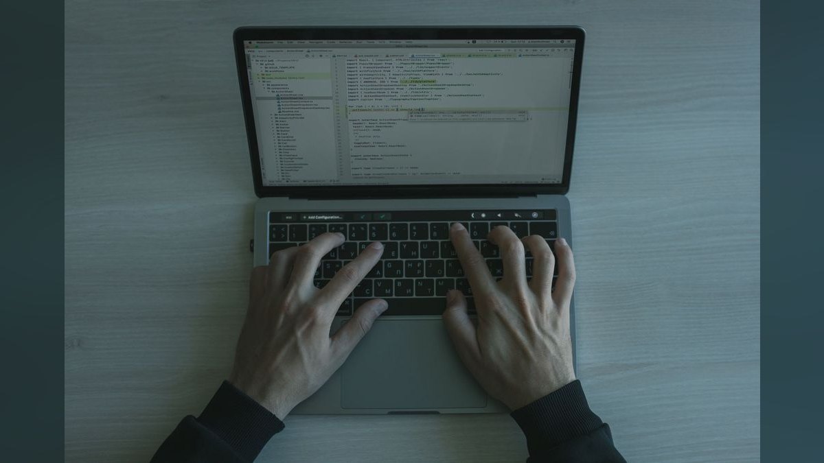 What does a fractional CRO do for a cybersecurity business — figure 2