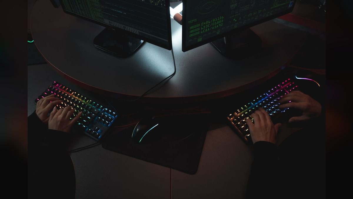 What does a fractional CRO do for a cybersecurity business in 2027?