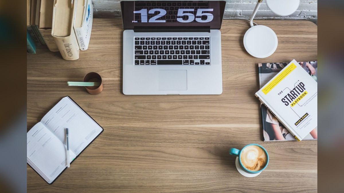 What does a fractional CRO do for a AI startup business in 2027?