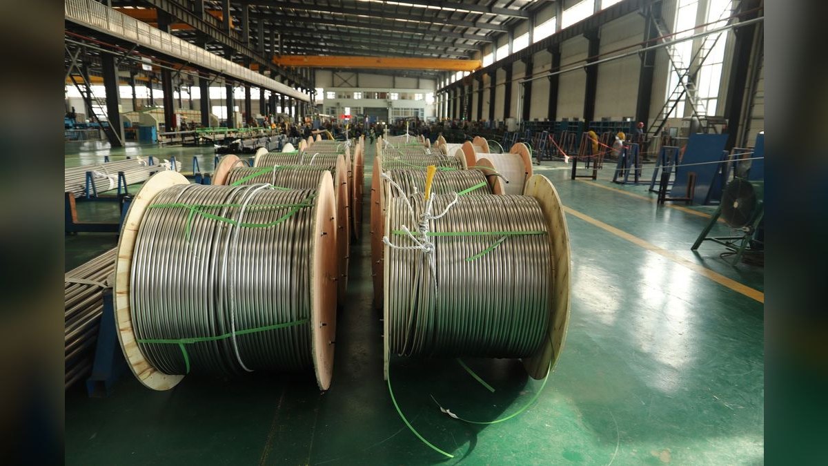 What does a fractional CRO do for a manufacturing business in 2027?