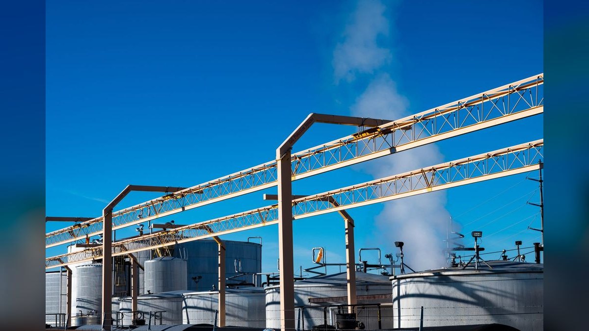 What does a fractional CRO do for a industrial business in 2027?