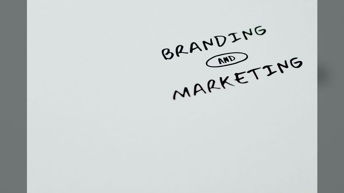 What does a fractional CRO do for a marketing agency business — figure 1