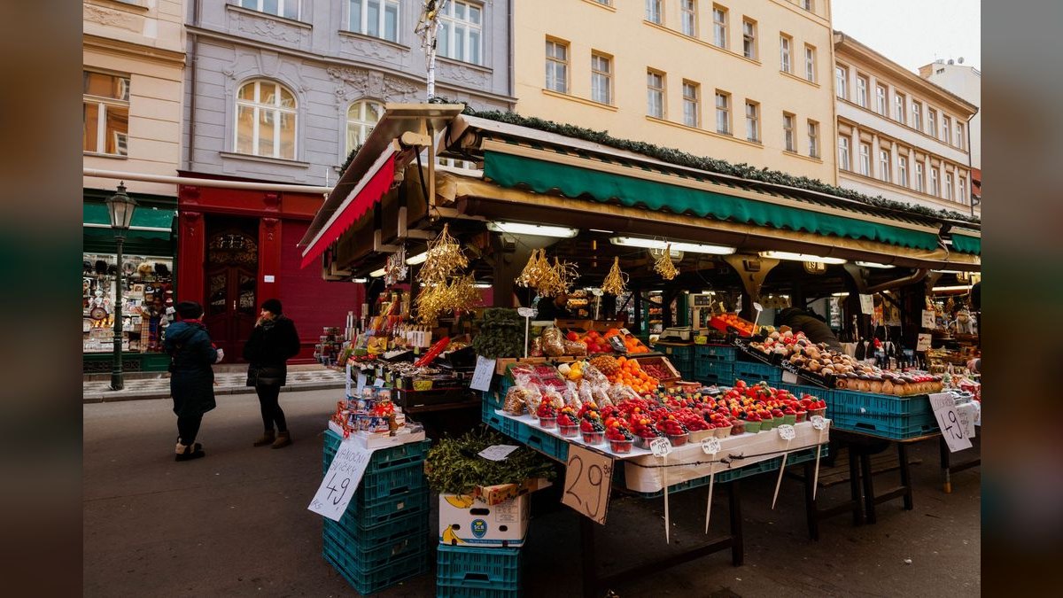 What does a fractional CRO do for a marketplace business — figure 4