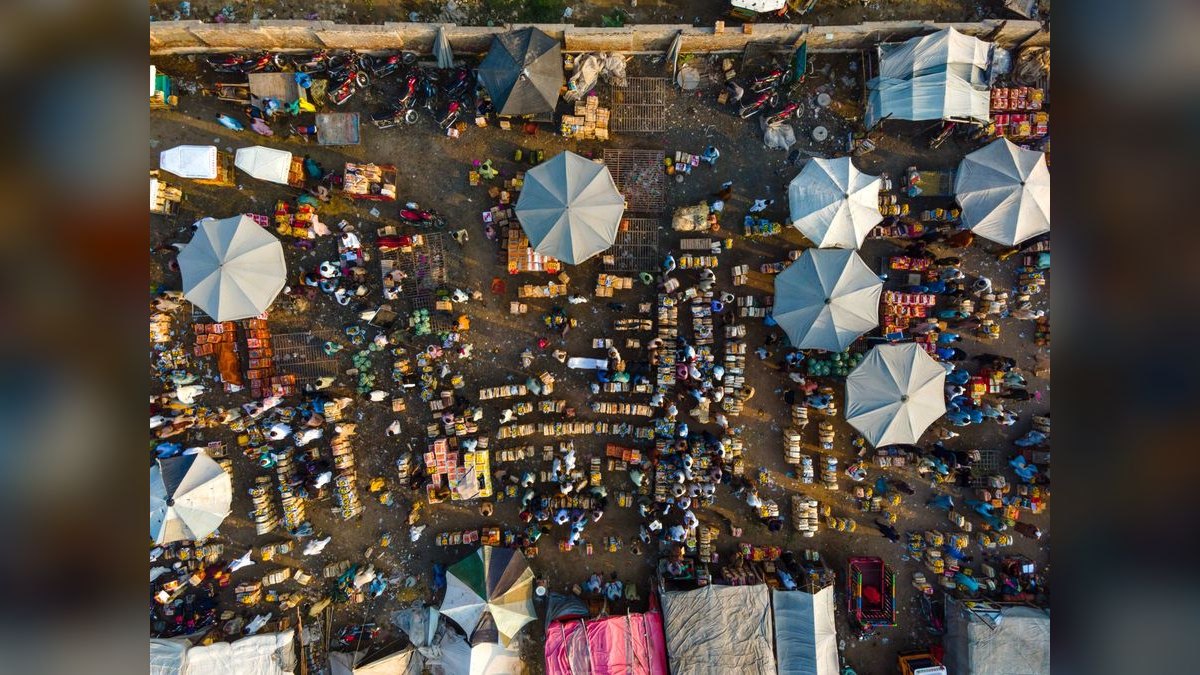 What does a fractional CRO do for a marketplace business in 2027?