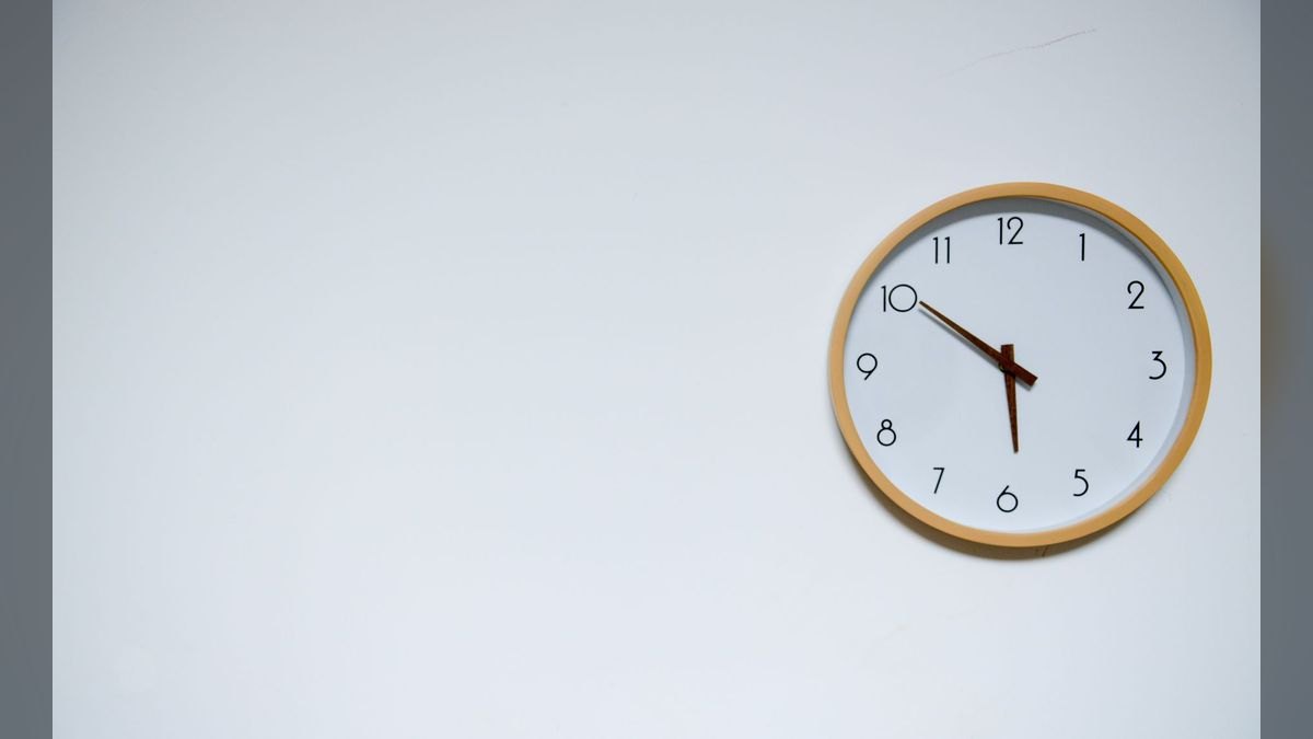 How much does a part-time CRO charge in 2027?