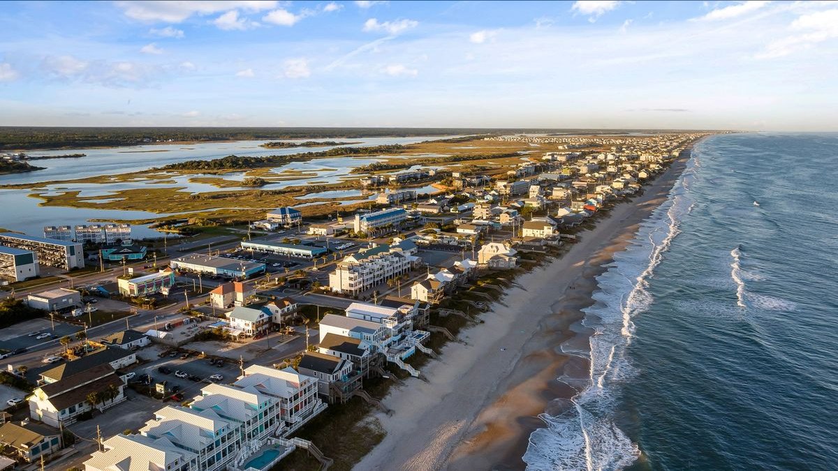 Top 10 Best Beach Towns in America — figure 1