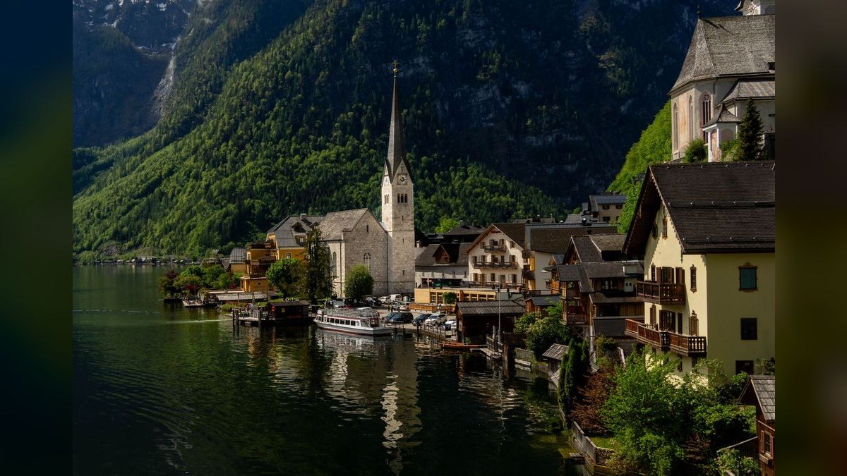 10 Best Small Towns to Retire in 2027 (Affordable, Walkable, Charming)