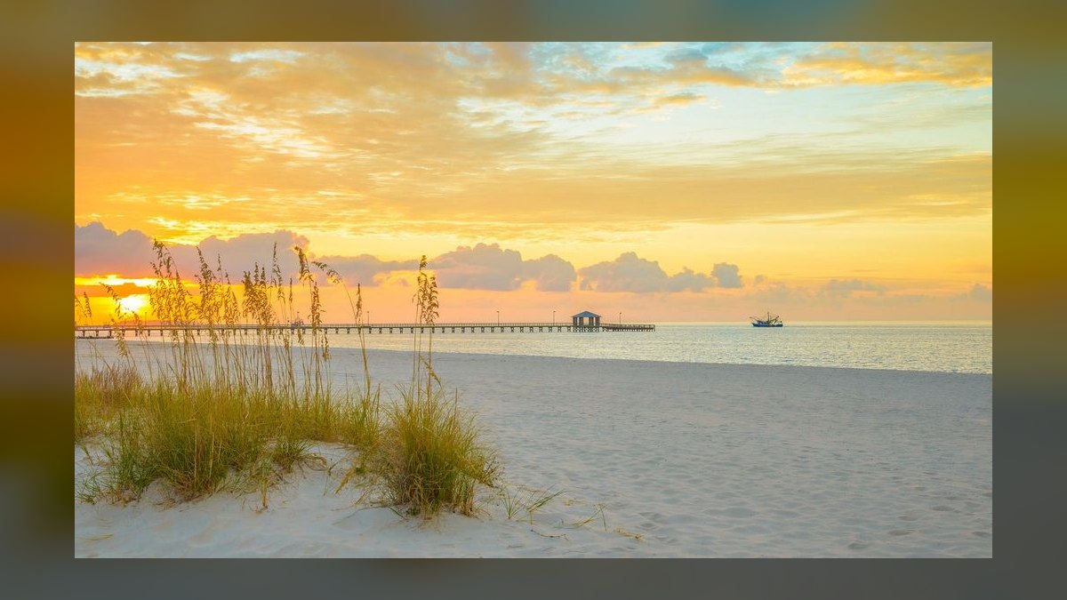 10 Best Beach Towns to Retire on a Budget in 2027 (Affordable Coastal Living)