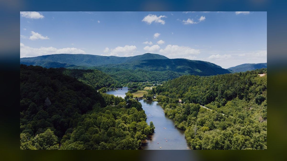 How does Tennessee's unique geography, from the Mississippi Delta to the Great Smoky Mountains, shape its distinct regional cuisines, music scenes, and cultural identities — figure 10
