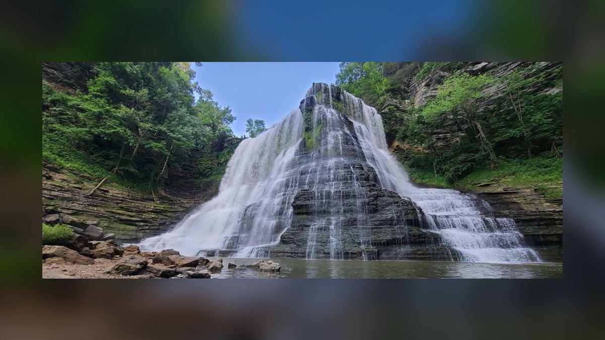 How does Tennessee's unique geography, from the Mississippi Delta to the Great Smoky Mountains, shape its distinct regional cuisines, music scenes, and cultural identities — figure 3
