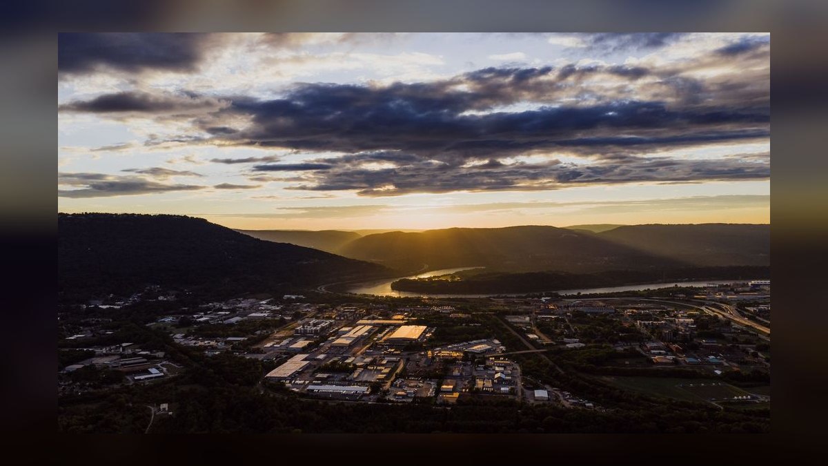 How does Tennessee's unique geography, from the Mississippi Delta to the Great Smoky Mountains, shape its distinct regional cuisines, music scenes, and cultural identities — figure 8