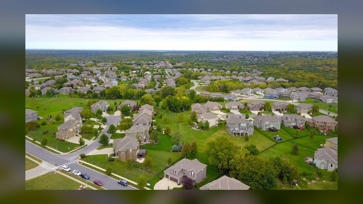 What should you know before investing in Towns in 2027 — figure 7