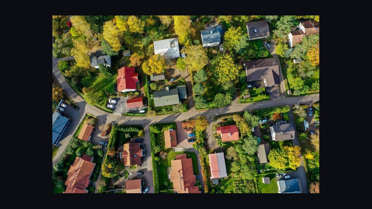 What should you know before investing in Towns in 2027?