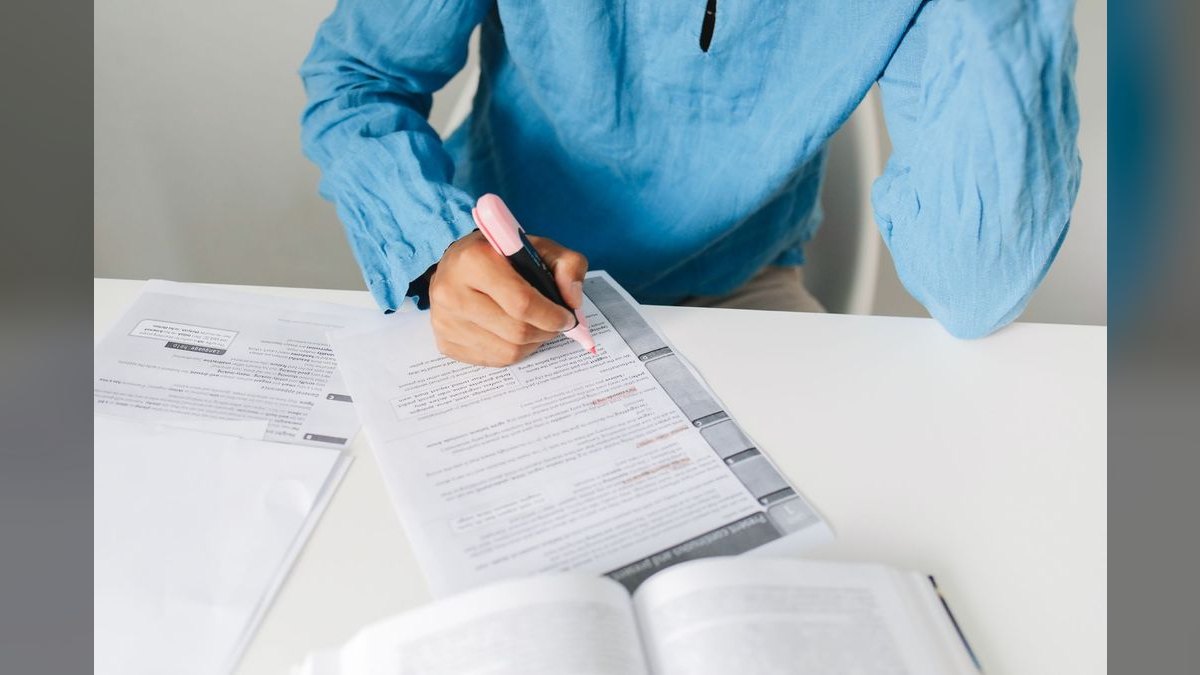 What are the best strategies for grading essays without taking them home in 2027 — figure 3