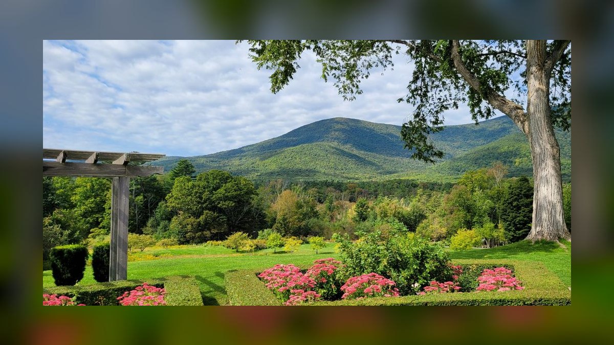 Top 10 Fall Foliage Destinations in 2027 — figure 1