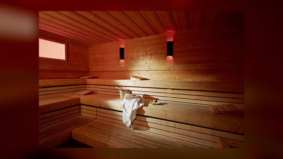 What is the difference between a sauna blanket and a traditional sauna in 2027 — figure 6